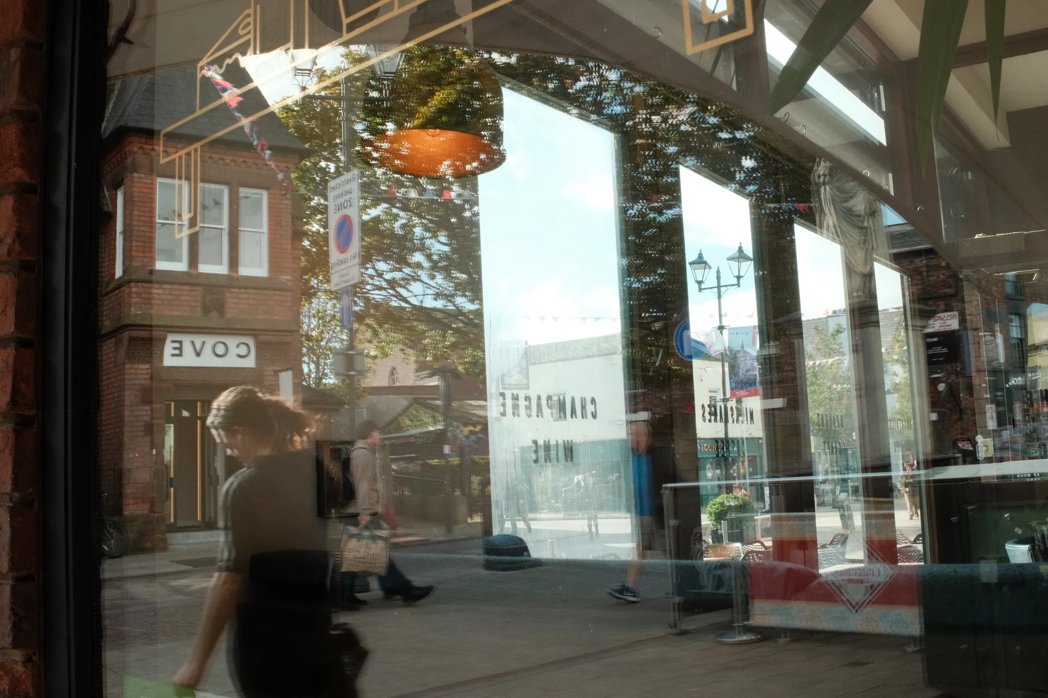 Reflections in the Shop Window in the original colour